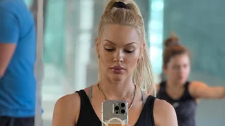 Βίκυ Κάβουρα | Με πιο φουσκωμένη κοιλίτσα από ποτέ | Ποζάρει με μπουστάκι