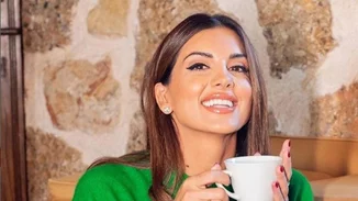 Σταματίνα Τσιμτσιλή | Συνοδεύει τη μεγαλύτερη κόρη της στο σχολείο