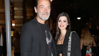 Τζένη Καζάκου | Αναβιώνει την αγαπημένη σκηνή της Τζένης Καρέζη από το "Δεσποινίς Διευθυντής"