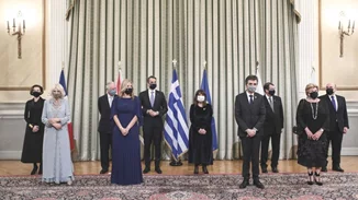 Τι φόρεσαν οι επίσημες καλεσμένες στο Προεδρικό Μέγαρο