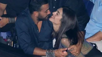 Μελίνα Νικολαΐδη | Με fishnet τοπ σε νυχτερινή έξοδο με τον σύντροφό της