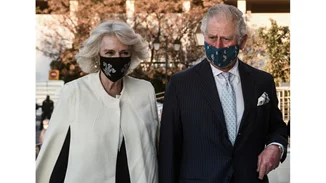 Camilla Parker Bowles | Οι μάσκες είναι το πιο στιλάτο αξεσουάρ της