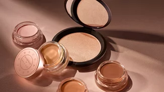 Το πιο viral highlighter όλων των εποχών είναι -ευτυχώς- και πάλι διαθέσιμο
