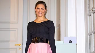 Η πριγκίπισσα Βικτώρια της Σουηδίας με μία φούστα της H&M από την τελευταία της συλλογή