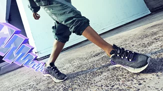 Tα sneakers που πάνε το καθημερινό ντύσιμο σε άλλο επίπέδο