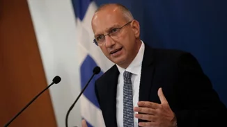 Ανασχηματισμός | Εκτός ο Χρυσοχοΐδης, μετακινείται ο Κικίλιας, υπουργός Πολιτικής Προστασίας ο πρ. υπουργός του ΣΥΡΙΖΑ Αποστολάκης