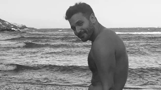 Ο Μιχάλης Λεβεντογιάννης φωτογραφίζεται χωρίς μπλούζα και γίνεται το eye-candy του ελληνικού καλοκαιριού