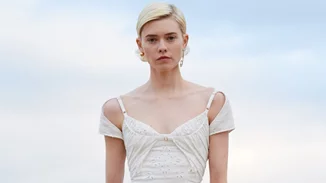 5 total white looks που αποδεικνύουν πως το λευκό είναι το απόλυτο χρώμα του καλοκαιριού