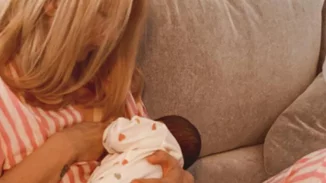 Μαρία Ηλιάκη | Η τρυφερή φωτογραφία να θηλάζει τη νεογέννητη κόρη της (pic)