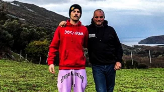 Εγκλωβισμένος ο Άγγελος Λάτσιος στην Άνδρο | Τον φιλοξένησαν οι γείτονές του