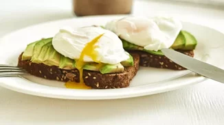 Αβοκάντο με αυγό | Γιατί είναι ο ιδανικός συνδυασμός για ένα απόλυτα υγιεινό πρωινό;