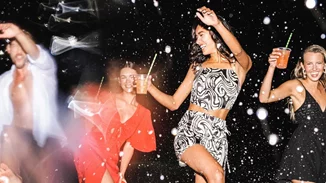 Ετοιμάζεις βαλίτσα; Βρήκαμε τα απαραίτητα των διακοπών για day to night outfits στην Pink Woman