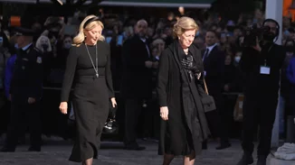 Μαρί Σαντάλ, Τατιάνα Μπλάτνικ, Nina Flohr, Μαρία Ολυμπία Γλύξμπουργκ  | Οι εμφανίσεις τους στην κηδεία του τέως βασιλιά Κωνσταντίνου