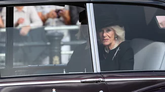 "Πάντα θα θυμάμαι το χαμόγελό της και τα όμορφα, μπλε μάτια της" | Το αντίο της Καμίλα προς τη βασίλισσα Ελισάβετ