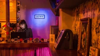 Τα αυθεντικά comfort στέκια των δυτικών, για φαγητό και ποτό εκτός της πεπατημένης