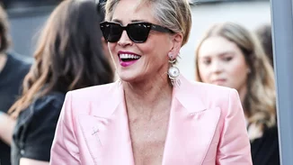 Σάρον Στόουν: Η selfie με μπικίνι και το άψογο κορμί στα 64