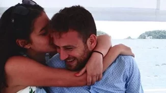 Εγκλημα στα Γλυκά Νερά | Στη ΓΑΔΑ καταθέτει ο 32χρονος πιλότος- Το μυστήριο με το ρολόι της Κάρολαϊν