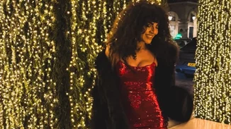 Η Μαρία Σολωμού στις δύο απόλυτες glam εμφανίσεις στο γιορτινό Παρίσι