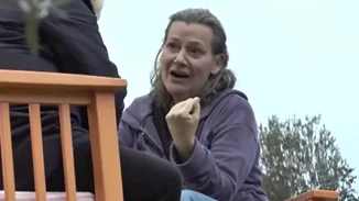 Δήμητρα Σωτηριάδου | Η δημοσιογράφος που άφησε την τηλεόραση και ζει σε ένα κοντέινερ χωρίς ρεύμα στο βουνό [βίντεο]