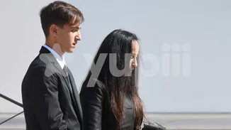 Η Βίκυ Σταμάτη με τον γιο της σε σπάνια εμφάνιση στο μνημόσυνο του Άκη Τσοχατζόπουλου