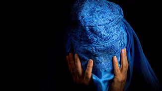 Role model: Η Παραστό Χακίμ έφτιαξε σχολεία για τα κορίτσια στο Αφγανιστάν, τα οποία οι Ταλιμπάν έχουν αποκλείσει από την εκπαίδευση