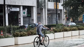 Καταιγίδες και πτώση της θερμοκρασίας όλη την εβδομάδα - Ποια ημέρα θα είναι η πιο επικίνδυνη