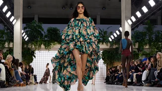 Οι πέντε τάσεις της μόδας στα φορέματα που θα μας απασχολήσουν τη σεζόν Άνοιξη/Καλοκαίρι 2025