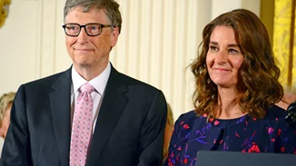 Bill Gates - Melinda Gates | Μαζί στην ορκωμοσία της κόρης τους, 2 χρόνια μετά τον χωρισμό τους