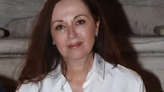 16 χρόνια πριν | H καλλονή Κοραλία Καράντη δίπλα στον Γιώργο Λιάνη με το αμφιλεγόμενο αξεσουάρ που είναι και πάλι τάση