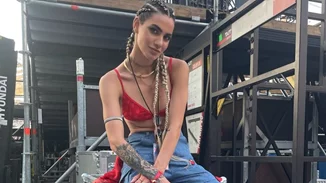 Η Αντωνία Καούρη επέλεξε τα πιο cool & stylish σανδάλια για την πρόβα αλλά και τη συναυλία των Coldplay