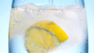 Γιατί δεν πρέπει να πίνεις παγωμένο νερό στον καύσωνα;