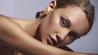 Το πρώτο ελληνικό Facial Water Spray με υαλουρονικό και νιασιναμίδη που δεν πρέπει να λείπει από το νεσεσέρ σου