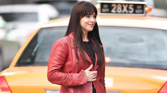 Τα τζιν παντελόνια που δεν θα σταματήσεις να φοράς όλη τη χρονιά