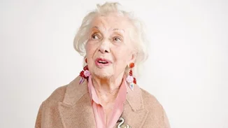 Η γιαγιά φορούσε Zara | Η 91χρονη influencer από το Ιράν που εμπνέει γυναίκες κάθε ηλικίας