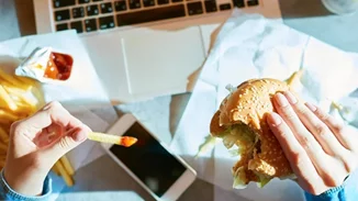 7 τρόποι για να μην τρως διαρκώς χωρίς καν να πεινάς