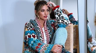 Οι μπότες της Αθηνάς Οικονομάκου είναι το πιο επίκαιρο ζευγάρι που μπορείς να φορέσεις για δύο λόγους