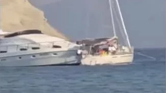 Απίστευτη σύγκρουση τριών σκαφών στην Κέρκυρα λίγα μέτρα από την ακτή