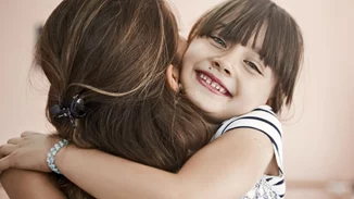 6 σημάδια ότι το παιδί σου μεγαλώνει με την "καλύτερη μαμά του κόσμου!"