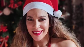 Η Κατερίνα Στικούδη ποζάρει με μαγιό και είπε μια μεγάλη αλήθεια για τα Χριστούγεννα