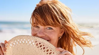 Πώς θα αντιμετωπίσεις τις πανάδες που φέρνει το καλοκαίρι στην επιδερμίδα σου