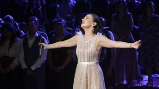 Η Φωτεινή Δάρρα σε μία κλασική εμφάνιση στο Ηρώδειο | Τα διαχρονικά κοσμήματά της