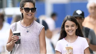 Σαν δίδυμες | Το βίντεο με την Katie Holmes και την πανύψηλη Suri Cruise