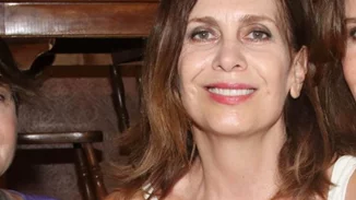 Κατερίνα Διδασκάλου | Η εμφάνιση με μακό φόρεμα στο θέατρο Βράχων