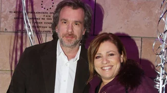 Αλέξανδρος Σταύρου & Μαριάννα Τουμασάτου | Σπάνια κοσμική έξοδος για το γνωστό ζευγάρι στο θέατρο