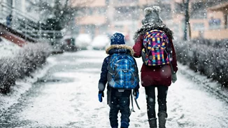 Σαρώνει τη χώρα η κακοκαιρία | Τσουχτερό κρύο, θυελλώδεις άνεμοι και χιόνια - Πότε θα υποχωρήσει