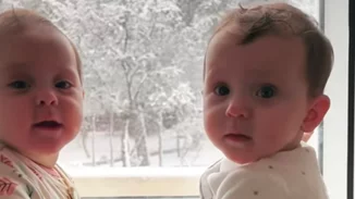 Σάκης Τανιμανίδης- Χριστίνα Μπόμπα | Αυτή είναι η αντίδραση των διδύμων τους όταν είδαν για πρώτη φορά χιόνι