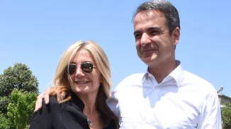 Κυριάκος Μητσοτάκης: "Δεν μαγειρεύω, κάνω όμως μπάρμπεκιου. Με τη γυναίκα μου τσακωνόμαστε για το air condition"