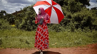 "12 άγνωστοι συνταξιδιώτες προς έναν άγνωστο προορισμό" | Η έκθεση φωτογραφίας του METApolis για την Uganda