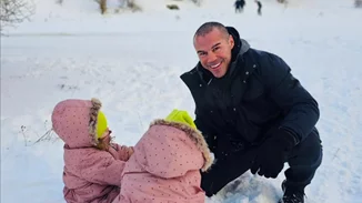 Μιχάλης Ζαμπίδης | Βρήκαμε σε τι δεν μοιάζουν οι δίδυμες κόρες του