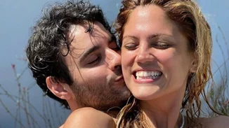 Ίαν Στρατής & Μαίρη Συνατσάκη | Βόλτα στο κέντρο για το ζευγάρι